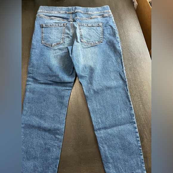 Laura Skinny Jeans Blue Denim White Floral Embroidery Size 12 Stretchy - Picture 11 of 12